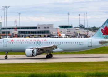 تقارير : Air Canada تعرض على ركابها تعويضاً بقيمة 2400 دولار بالإضافة إلى مصاريف الفندق للتخلي عن رحلاتهم