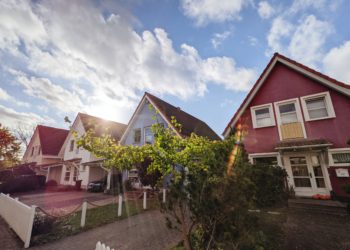 سوق الإسكان يتجه نحو ” الكثير من الألم ” ما الذي يمكن أن يتوقعه المشترون والبائعون حالياً؟