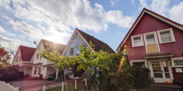 سوق الإسكان يتجه نحو ” الكثير من الألم ” ما الذي يمكن أن يتوقعه المشترون والبائعون حالياً؟