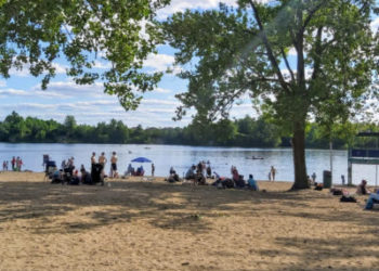 8 مواقع حول أوتاوا للاستمتاع بيوم صيفي على الشواطئ الرملية