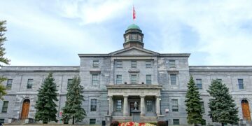 أرباح قياسية للجامعات الكندية بمليارات الدولارات