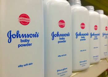 شركة Johnson & Johnson تنهي المبيعات العالمية لبودرة الأطفال التي تحتوي على ” talc”