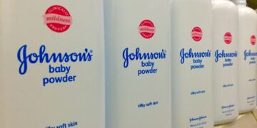 شركة Johnson & Johnson تنهي المبيعات العالمية لبودرة الأطفال التي تحتوي على ” talc”
