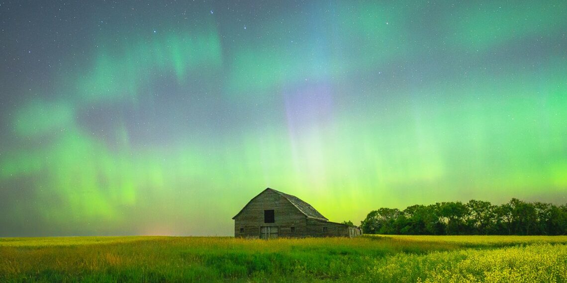 سماء كندا تشهد ظهور الشفق القطبي الشمالي(فيديو)