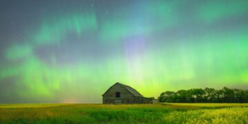 سماء كندا تشهد ظهور الشفق القطبي الشمالي(فيديو)