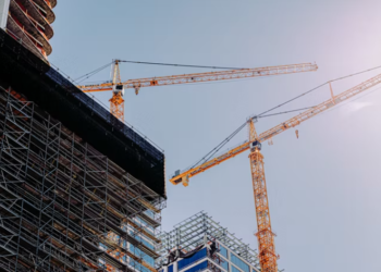 كيف يؤثر ارتفاع أسعار الفائدة في الطلب على الشقق السكنية في كندا ؟