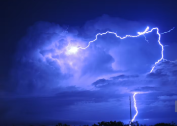 البيئة الكندية تحذر من عاصفة رعدية شديدة في مونتريال