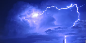 البيئة الكندية تحذر من عاصفة رعدية شديدة في مونتريال