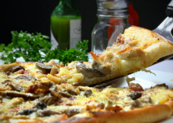 Tim Hortons يبدأ بقديم البيتزا في عدة أماكن