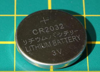 طفل يخرج من المستشفى بعد 10 أيام بسبب بلعه بطارية” ليثيوم”