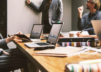 7 وظائف متاحة في مونتريال تدفع أكثر من 100 ألف دولار في السنة