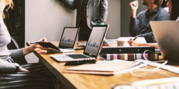 7 وظائف متاحة في مونتريال تدفع أكثر من 100 ألف دولار في السنة