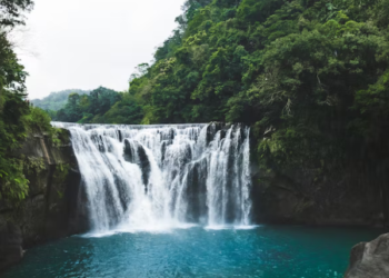 7 شلالات حول أوتاوا محاطة بألوان مذهلة خلال فصل الخريف مع العناوين
