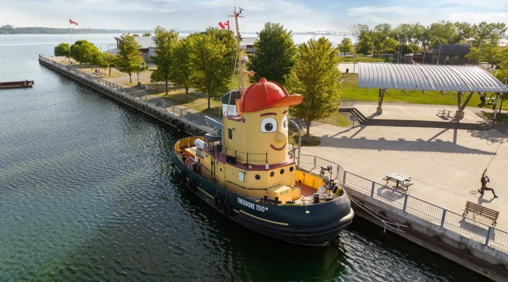 استكشف خليج هاميلتون عبر قضاءك الليلة على متن قارب “Theodore TOO” الشهير(صور)