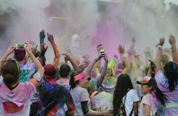 مهرجان Holi يعود إلى ميناء مونتريال القديم في نسخته الثالثة