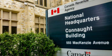 وظائف لدى وكالة الإيرادات الكندية (CRA) برواتب تصل إلى 110 آلاف دولار