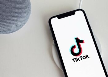 امرأة تتعرض للاحتيال بمبلغ 11000 دولار عبر تطبيق TikTok