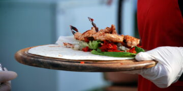 نصف المطاعم الكندية تعمل بخسارة أو بما يعادل التكلفة فقط