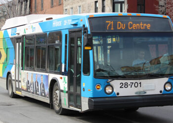 السماح لكافة ركاب STM الذين يسافرون بمفردهم بطلب النزول بين المحطات خلال الليل