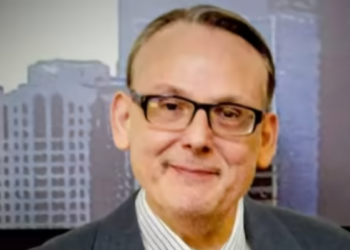 مقتل مذيع للأخبار و إصابة أطفاله بجروح