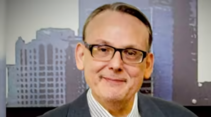 مقتل مذيع للأخبار و إصابة أطفاله بجروح