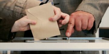 تنافس انتخابي شديد في مونتريال ولافال و لوغو يقوم بحملة انتخابية فيهما