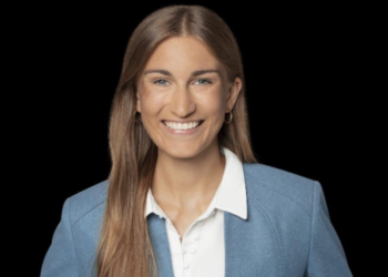 زعيم Parti Quebecois يدعم مرشحة شاركت في فيلم إباحي