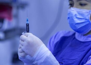 لقاحات COVID-19 المعززة متاحة لجميع سكان أونتاريو من سن 18 وما فوق بحلول نهاية سبتمبر/أيلول