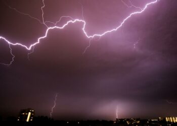 أمطار غزيرة وعواصف رعدية في توقعات الطقس في كيبيك