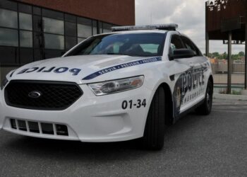 القبض على أستاذ بتهمة الاتصال الجنسي مع الأطفال