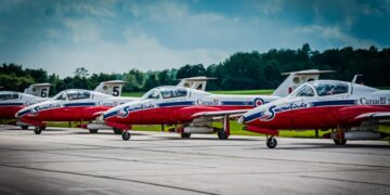 استمتع بأجمل العروض الجوية مع عشرات الطائرات الصغيرة بالقرب من مونتريال