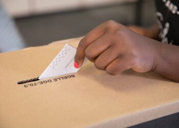 سكان كيبيك يتوجهون إلى صناديق الاقتراع للإدلاء بأصواتهم في الانتخابات اليوم