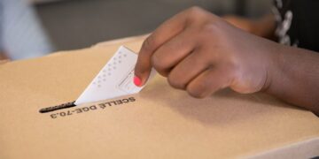 سكان كيبيك يتوجهون إلى صناديق الاقتراع للإدلاء بأصواتهم في الانتخابات اليوم