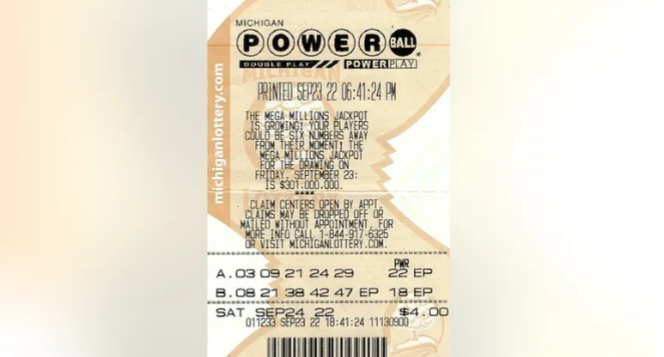 رجل يربح مليون دولار في سحب Powerball في ميشغان