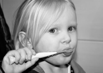 النقابات تُعارض الخطط التي تجبر الأساتذة على المساعدة في تنظيف أسنان الطلاب