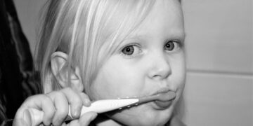 النقابات تُعارض الخطط التي تجبر الأساتذة على المساعدة في تنظيف أسنان الطلاب