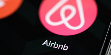 شركة Airbnb تعلن عن تغييرات جديدة تضمن الشفافية لجهة بالأسعار