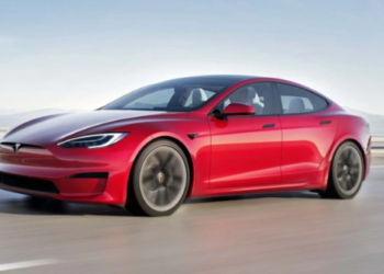 Tesla تستدعي 40.000 سيارة