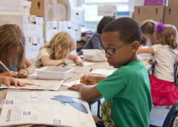 ميشغان تتعاون مع مجالس المدارس المحلية لمعالجة سوء الأداء في بعض المدارس