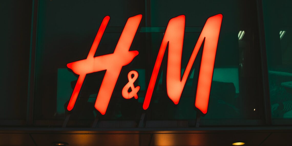 تخفيضات تصل إلى 70 بالمئة لدى H&M في عروضات الجمعة السوداء