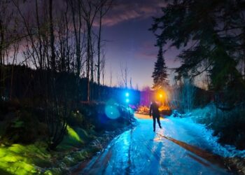 استشكف متاهة الجليد السحرية المضيئة في كيبيك