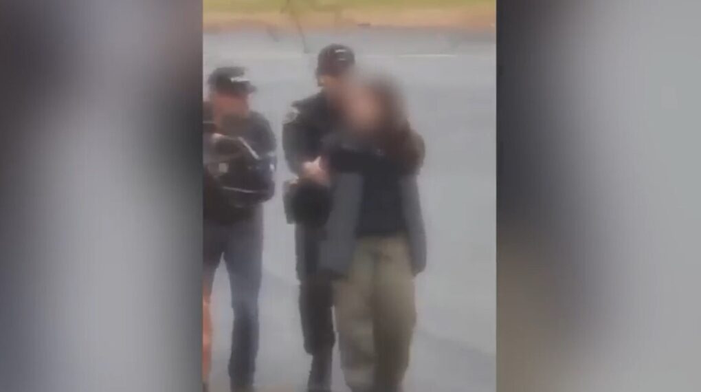 الشرطة تعتقل شاباً يرتدي سترة واقية من الرصاص في كلية Saint-Jean-Sur-Richelieu