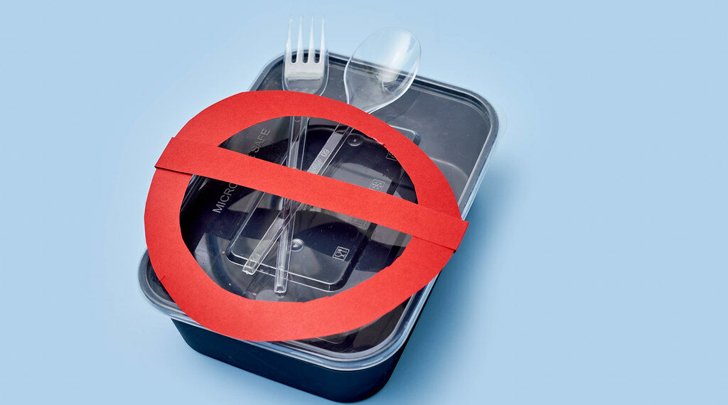 بدء المرحلة الأولى من حظر المواد البلاستيكية ذات الاستخدام الواحد هذا الشهر : إليك ما هو محظور