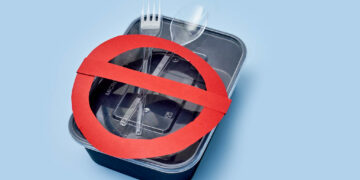 بدء المرحلة الأولى من حظر المواد البلاستيكية ذات الاستخدام الواحد هذا الشهر : إليك ما هو محظور