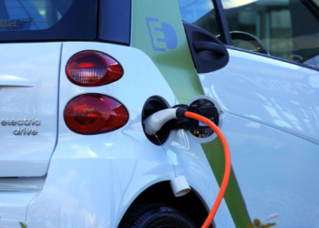 هل يمكن فرض ضريبة أميال السفر على السيارات الكهربائية في ميشغان؟