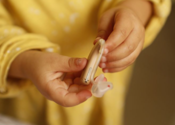 FDA : الحصول على أجهزة السمع OTC متاح بسهولة للعديد من ضعاف السمع في الولايات المتحدة