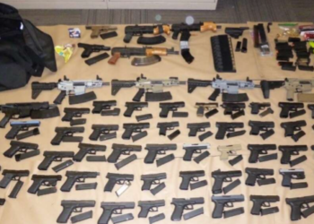 شرطة تورنتو تضبط 62 قطعة سلاح ناري بعد تحقيق استمر لأشهر