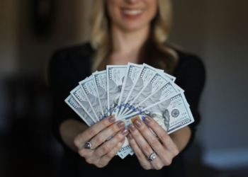 ارتفاعٌ مرتقب للحد الأدنى للأجور في ميشغان و العقبات القانونية ما تزال قائمة