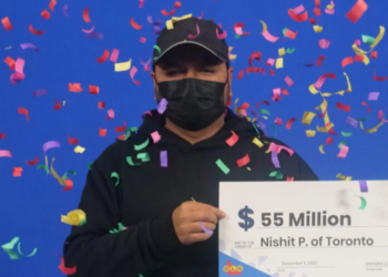 شاب محظوظ يربح 55 مليون دولار في سحب Lotto Max