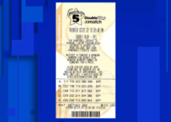 رجل من مقاطعة ماكومب يربح 569366 دولار في يانصيب ميشغان